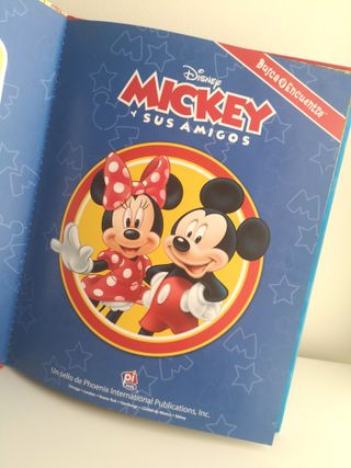 Libro “Busca y encuentra” de Disney