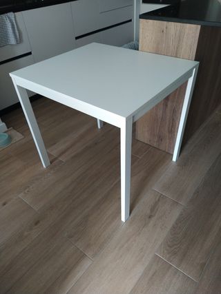 Urge: Mesa Vangsta Ikea blanca