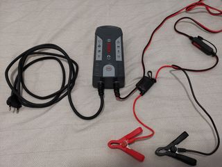Cargador Bosch C3 baterías