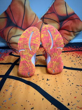 Zapatillas baloncesto naranja-rosa
