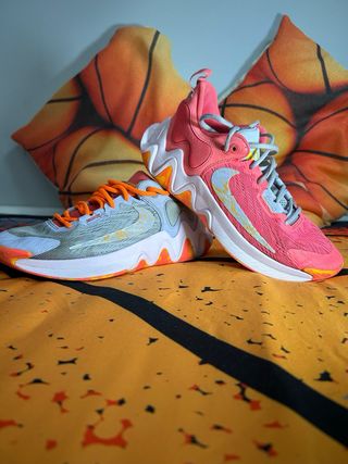 Zapatillas baloncesto naranja-rosa