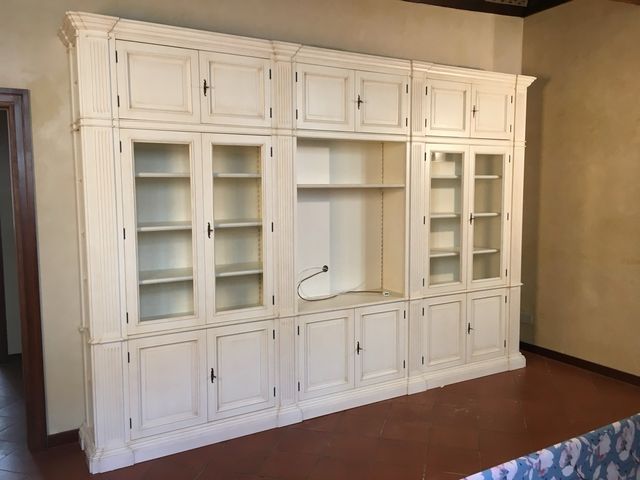 Libreria bianca in legno - stile classico