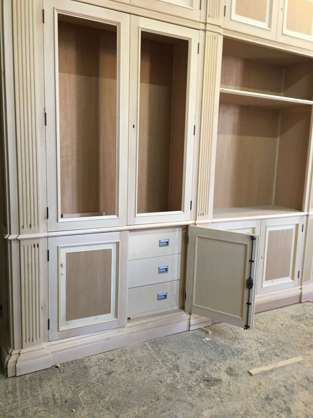 Libreria bianca in legno - stile classico