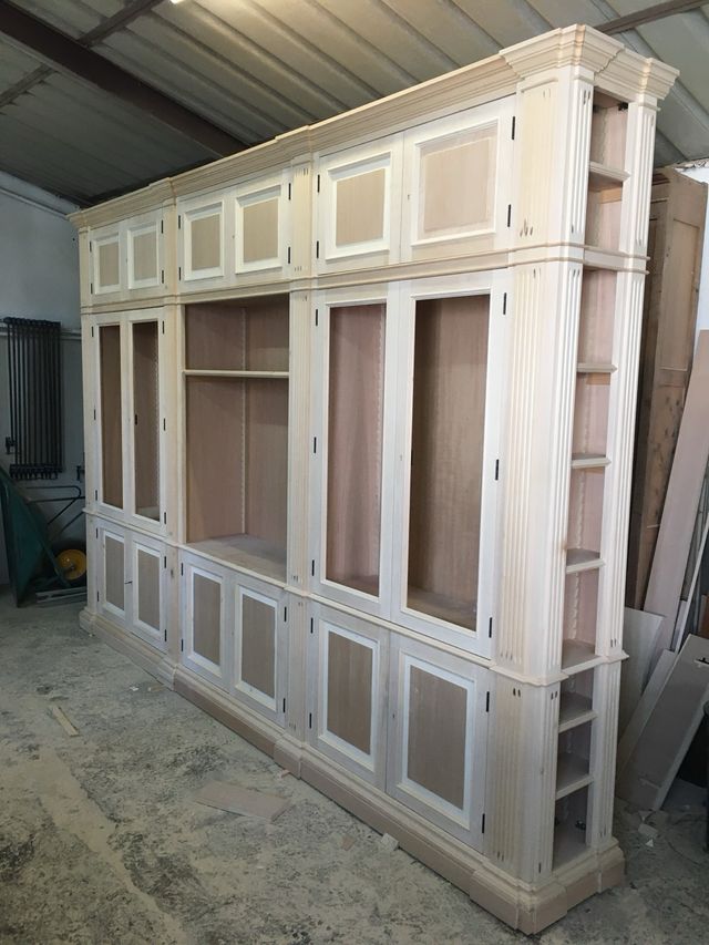 Libreria bianca in legno - stile classico