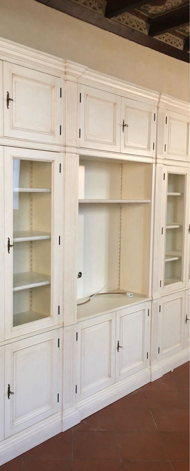 Libreria bianca in legno - stile classico