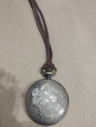 Collar con un reloj de bolsillo vintage