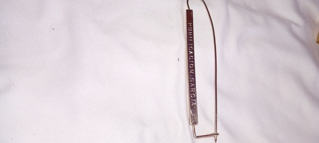 Broche Purificación García dorado