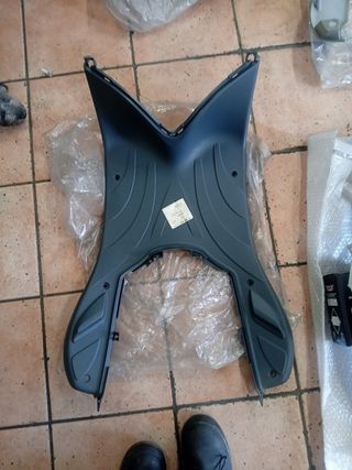 Suelo Piaggio Fly - Reposapiés