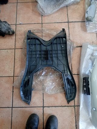 Suelo Piaggio Fly - Reposapiés
