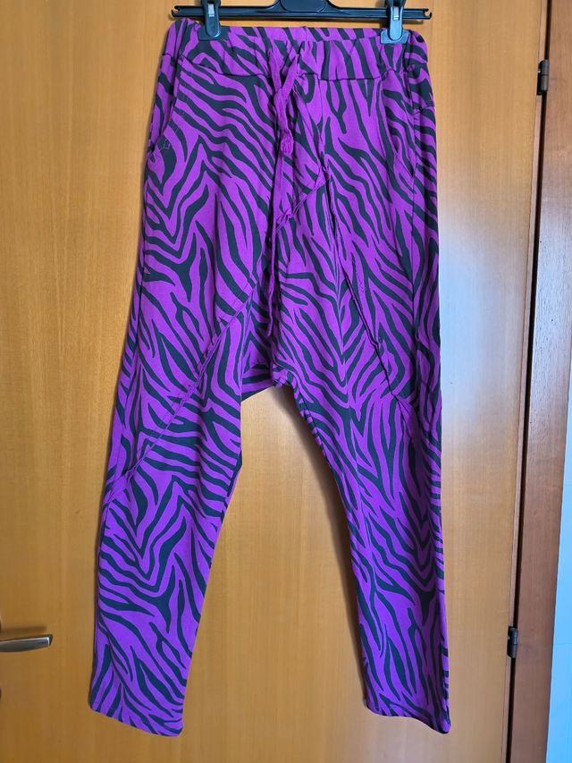 Pantaloni Pasha zebrati viola