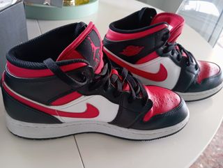 Zapatillas Nike Air Jordan 1 Mid (rojo-negro)