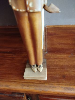 Escultura madera Mujer y hombre.