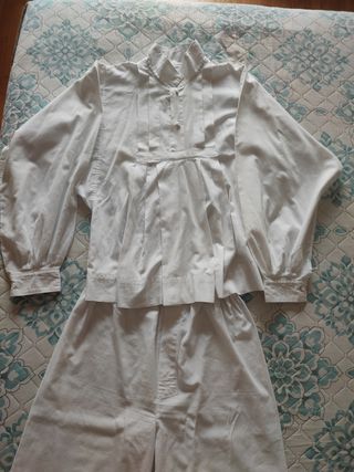 Traje gaitero: camisa y pololo