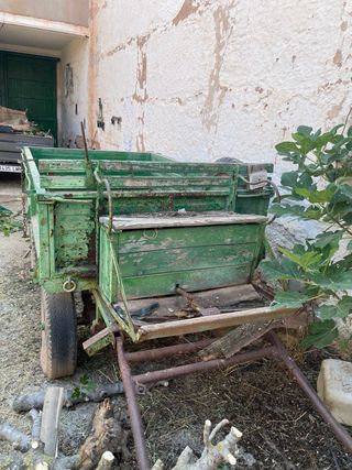 Remolque o carro antiguo para mula o caballo