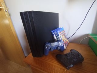 PS4 (PlayStation 4) + 3 juegos