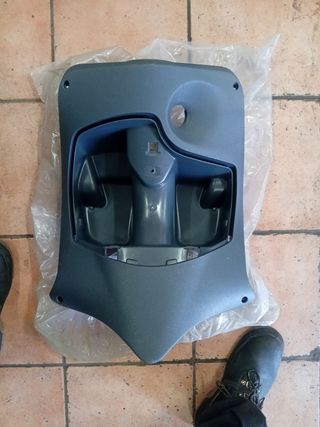 Guantera Piaggio Fly, contraescudo