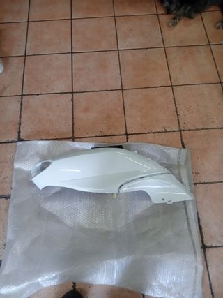 Carcasa Piaggio Fly derecha blanca