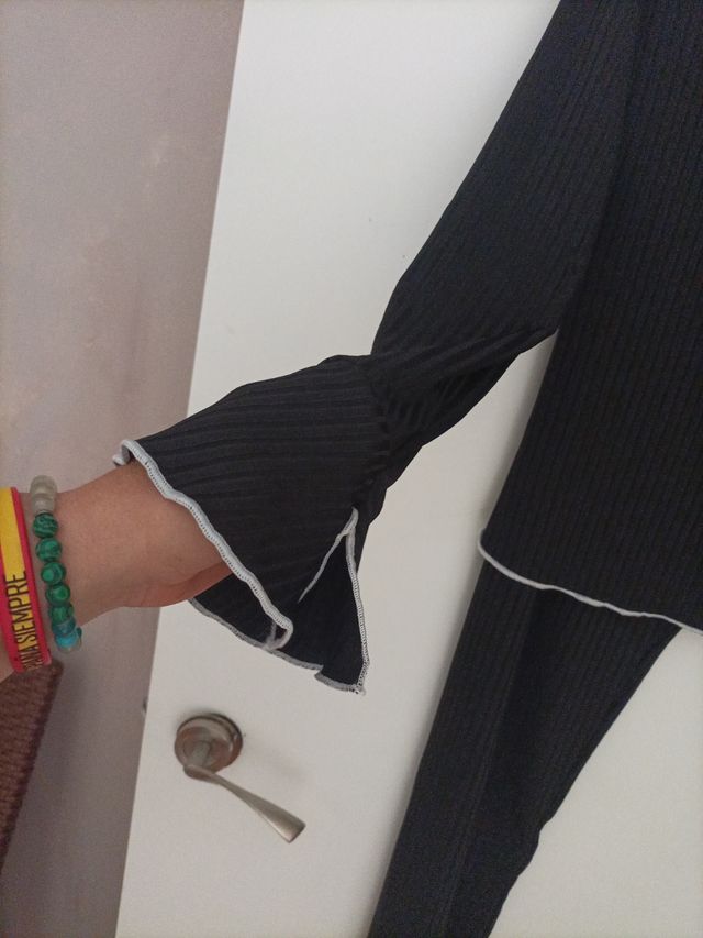 Pijama Pantalón Pliegues negro y lacitos blanco