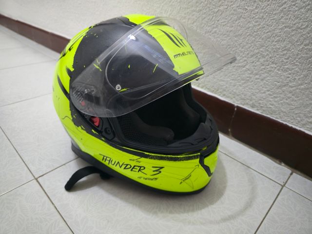 Casco MT Helmets moto amarillo-negro