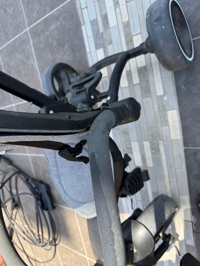 Triciclo bebé - Plegable Gris