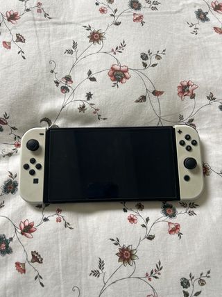 Nintendo Switch OLED bianco + giochi