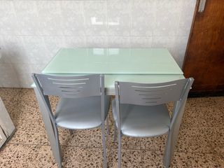 Mesa cocina extensible + 2 sillas