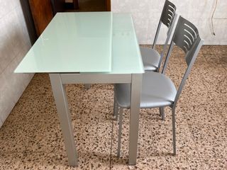 Mesa cocina extensible + 2 sillas