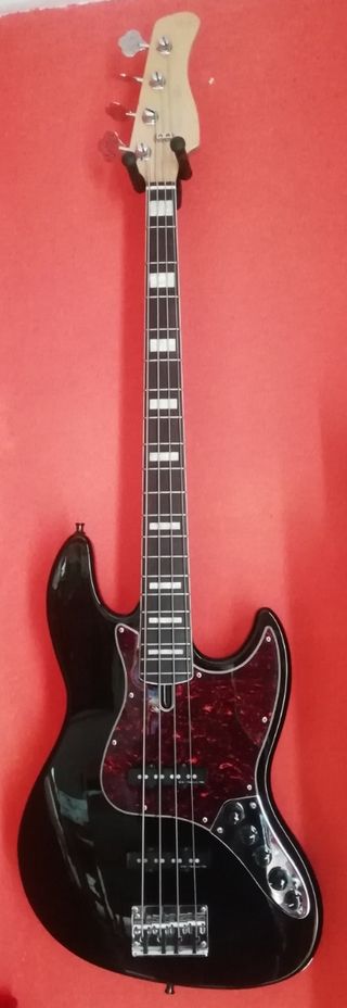 Bajo Marcus Miller V7 Alder-4 BK