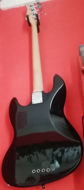 Bajo Marcus Miller V7 Alder-4 BK