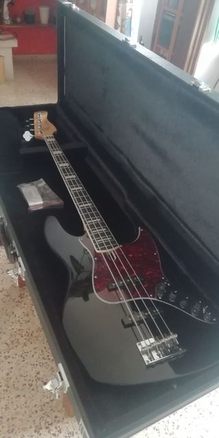 Bajo Marcus Miller V7 Alder-4 BK