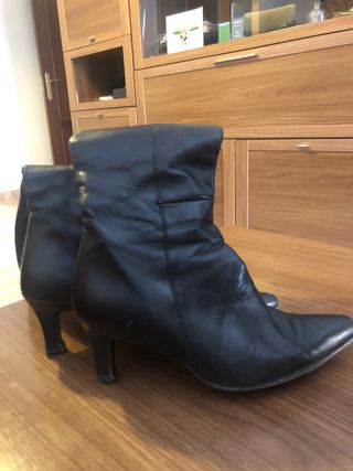 Botas altas negras tacón pequeño - 36