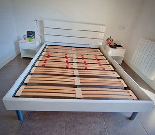 CAMA 135, CABECERO y 2 MESILLAS, BLANCO LACADO