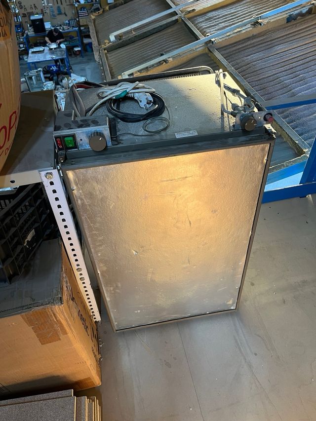 Nevera o Frigorifico Trivalente 70L. 679 685 019