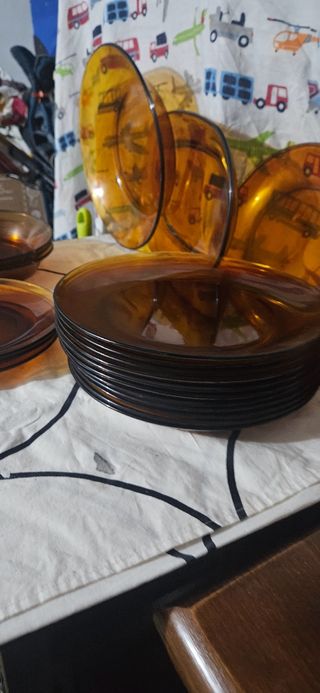 Vajilla vidrio marrón antigua, bastante completa