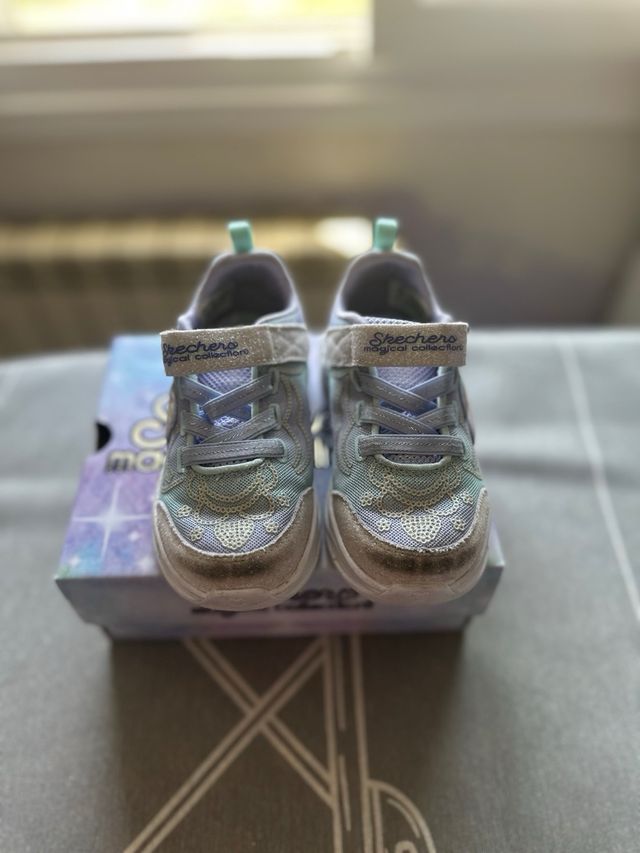 Zapatillas SKECHERS niña 24 luces