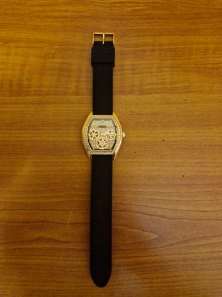 Reloj Guess dorado con pedrería hombre
