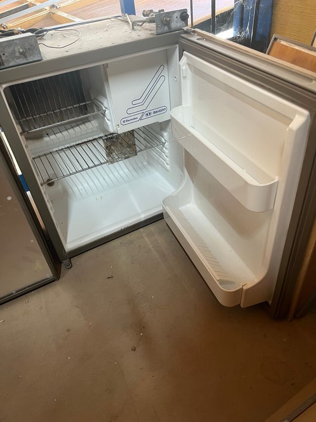 Nevera Trivalente 60L. (679 685 019)