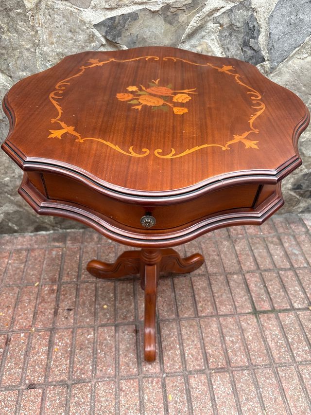 Mesa madera tallada - marrón