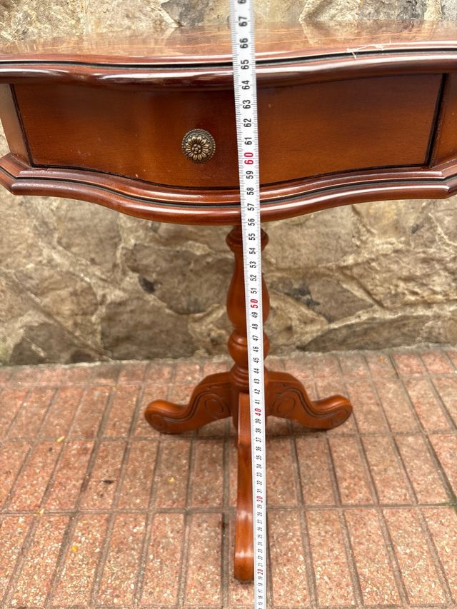 Mesa madera tallada - marrón