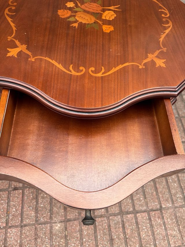 Mesa madera tallada - marrón