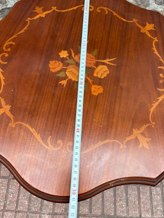 Mesa madera tallada - marrón