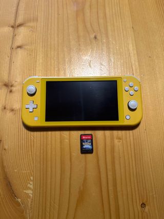 Nintendo Switch Lite gialla