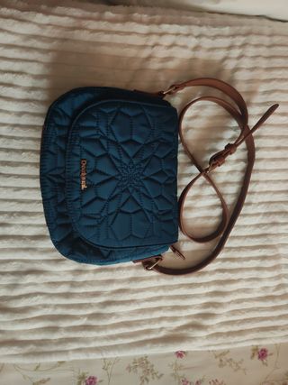Bolso Desigual azul con monedero a juego 
