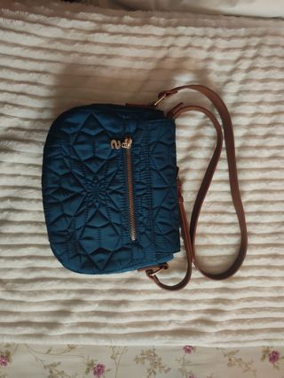 Bolso Desigual azul con monedero a juego 