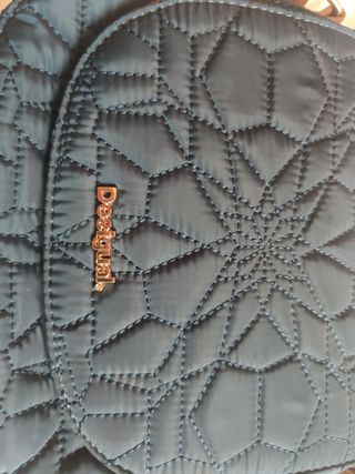 Bolso Desigual azul con monedero a juego 