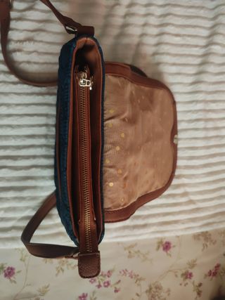 Bolso Desigual azul con monedero a juego 