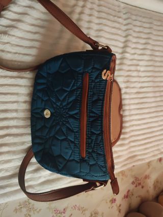 Bolso Desigual azul con monedero a juego 