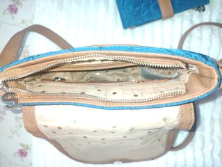 Bolso Desigual azul con monedero a juego 
