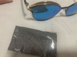 Gafas sol azules doradas
LOTE 2 gafasSUPE REBAJADO