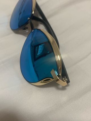 Gafas sol azules doradas
LOTE 2 gafasSUPE REBAJADO
